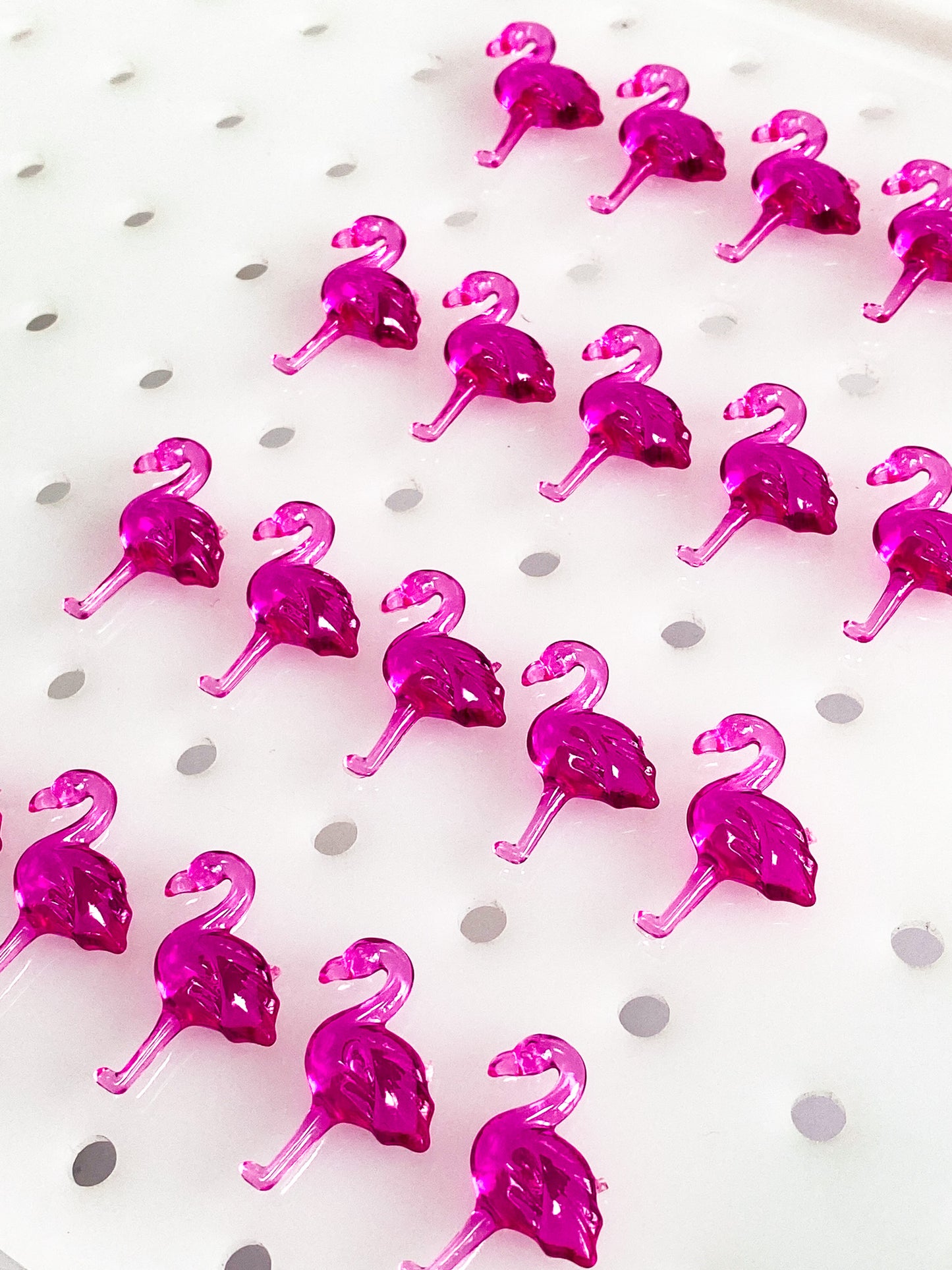 Flamingo Acrylic Pegs (25 Count)