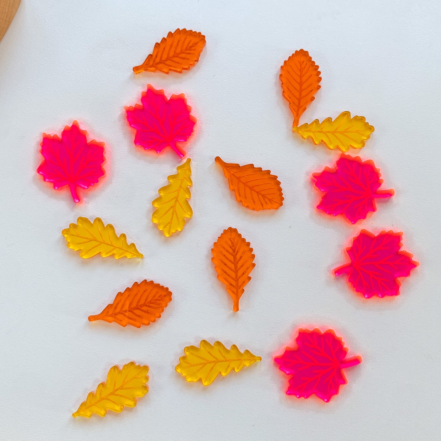 Acrylic Leaves Counters (15 count)
